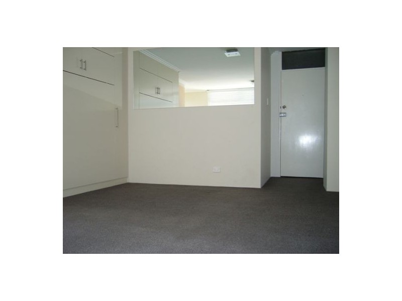 18/10 Barnclueth Square, Elizabeth Bay NSW 2011