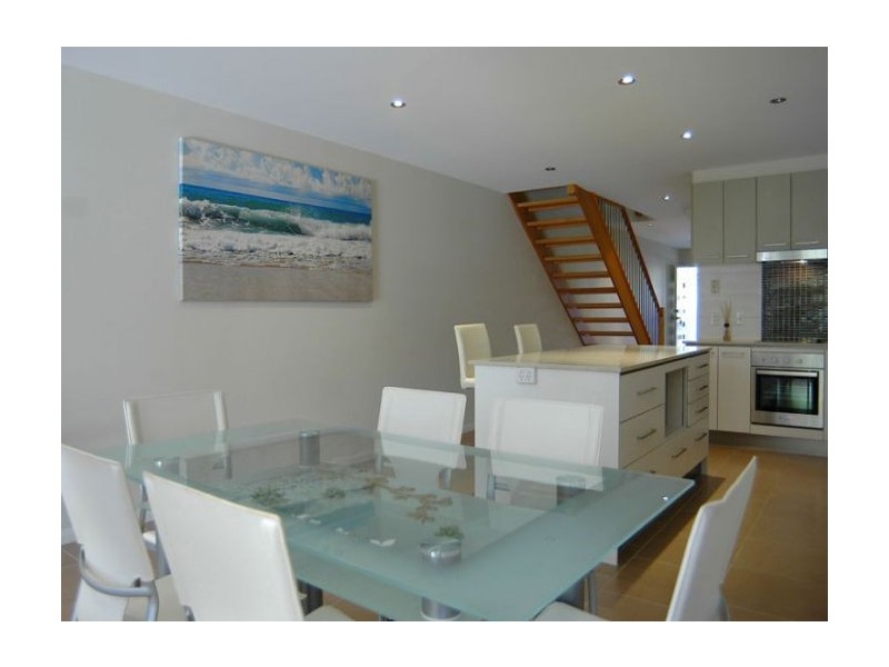 1/5 Ashton Street, Labrador QLD 4215