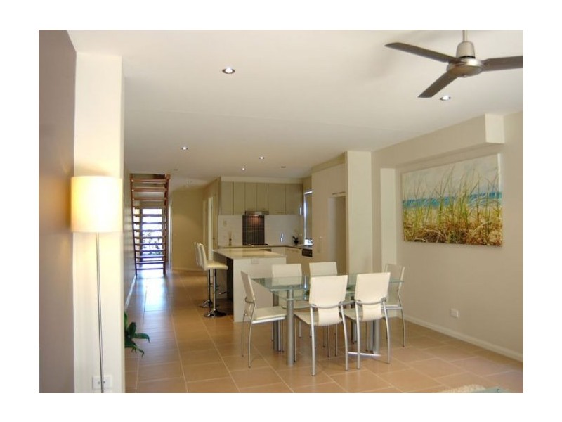 1/5 Ashton Street, Labrador QLD 4215