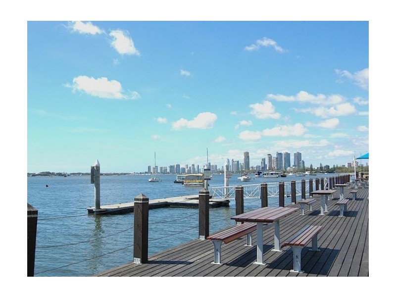 1/5 Ashton Street, Labrador QLD 4215