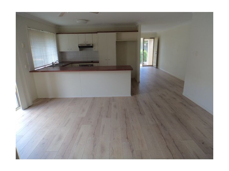 10,107 Arundel Drive, Arundel QLD 4214