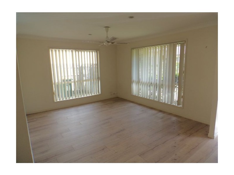 10,107 Arundel Drive, Arundel QLD 4214