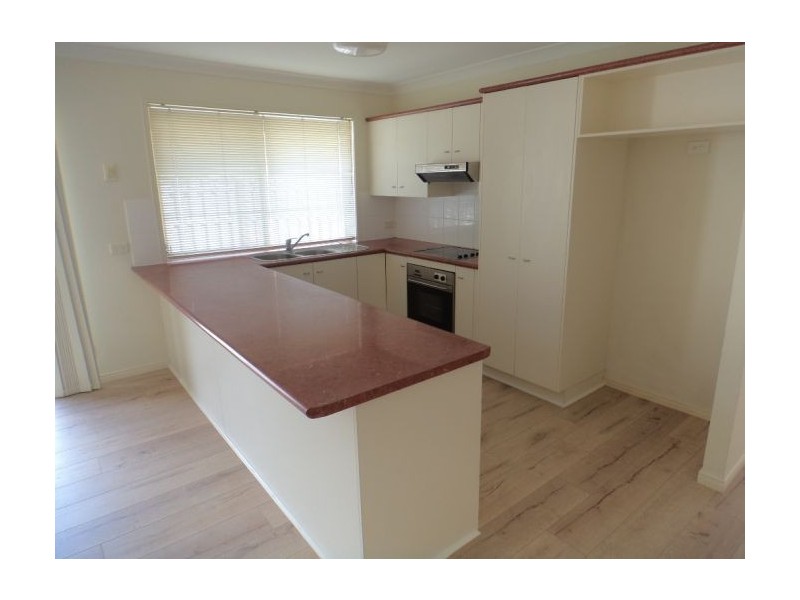 10,107 Arundel Drive, Arundel QLD 4214