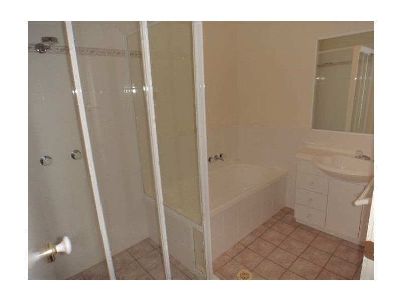 10,107 Arundel Drive, Arundel QLD 4214