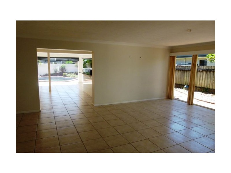 53 St Andrews Avenue, Isle Of Capri QLD 4217