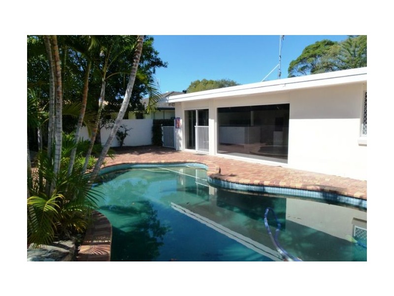 53 St Andrews Avenue, Isle Of Capri QLD 4217