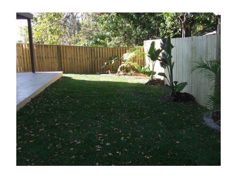 2/5 Wynflo Street, Labrador QLD 4215