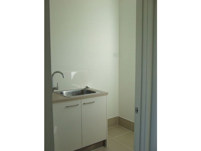 2/5 Wynflo Street, Labrador QLD 4215