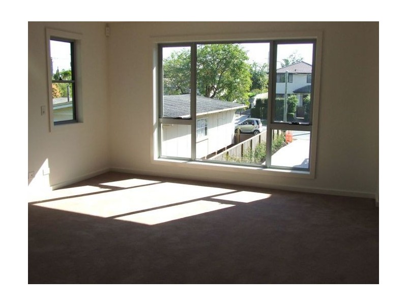 2/5 Wynflo Street, Labrador QLD 4215
