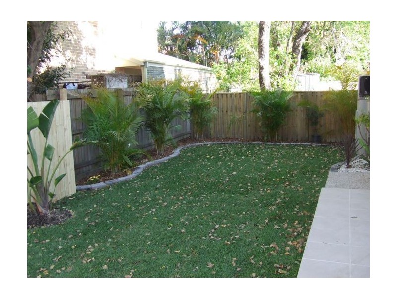 2/5 Wynflo Street, Labrador QLD 4215