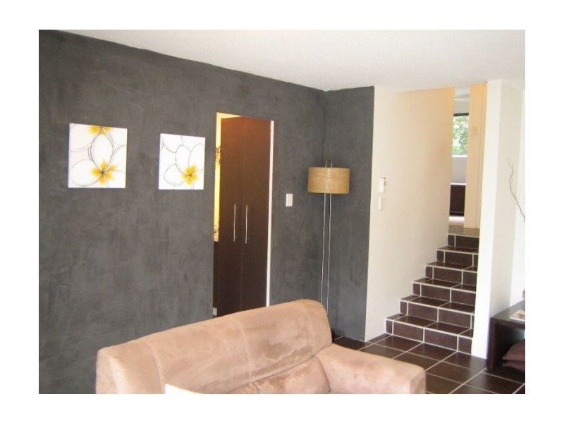 30 Holland Court, Broadbeach Waters QLD 4218