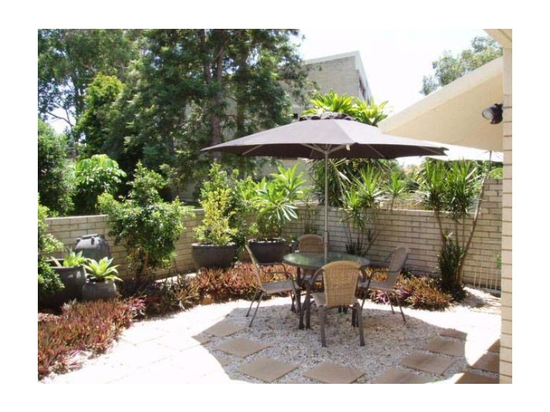 30 Holland Court, Broadbeach Waters QLD 4218