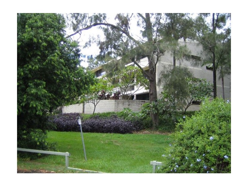 30 Holland Court, Broadbeach Waters QLD 4218