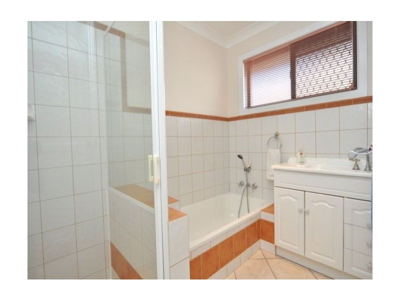 12 Hyacinth Avenue, Hollywell QLD 4216