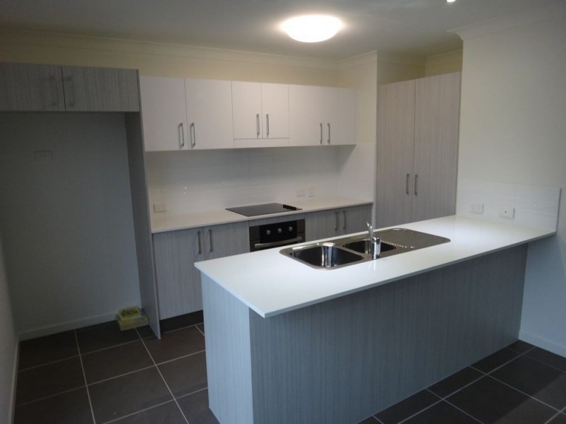 1/126 Central Street, Labrador QLD 4215