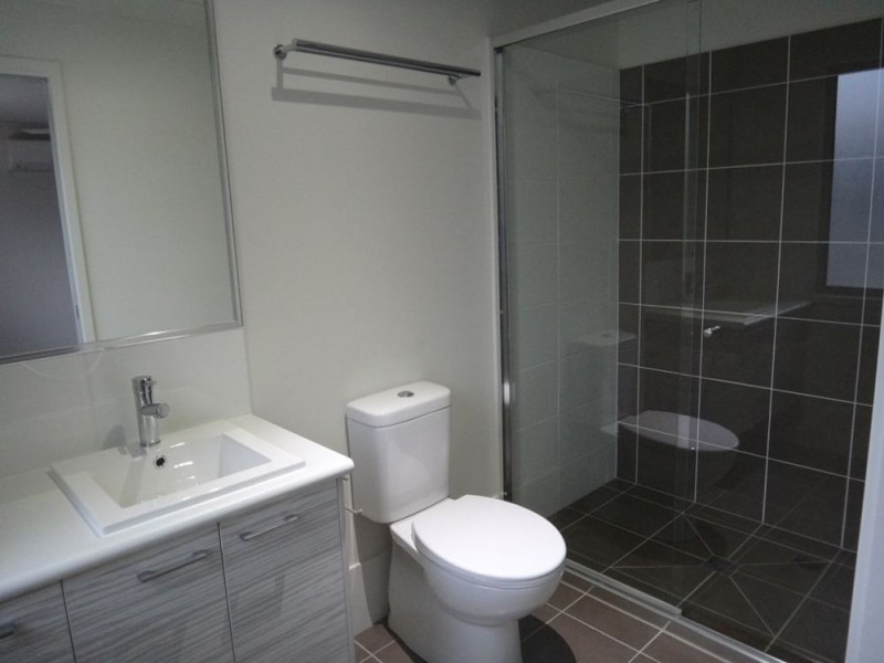 1/126 Central Street, Labrador QLD 4215