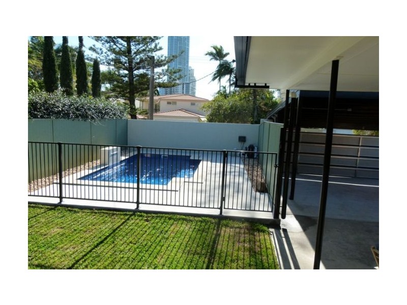 5 Amalfi Drive, Isle Of Capri QLD 4217