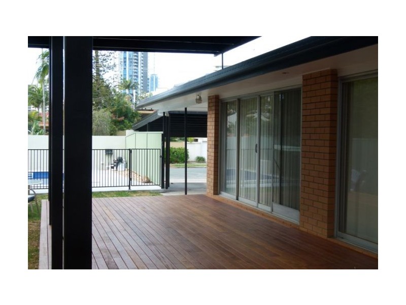 5 Amalfi Drive, Isle Of Capri QLD 4217