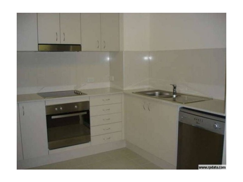 8/6-10 Rose Street, Southport QLD 4215