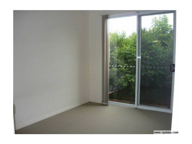 8/6-10 Rose Street, Southport QLD 4215