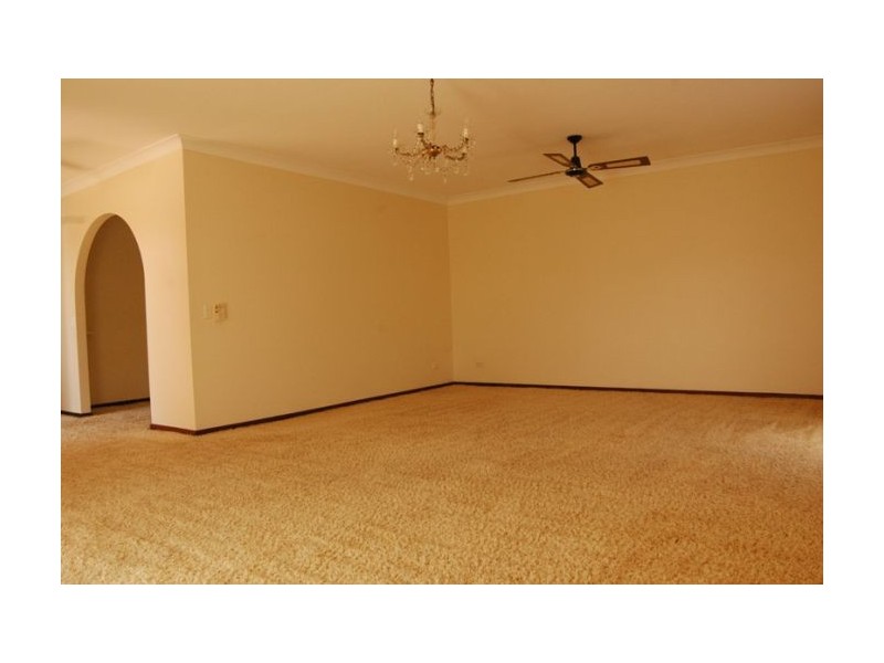 29 Gretel Drive, Mermaid Waters QLD 4218