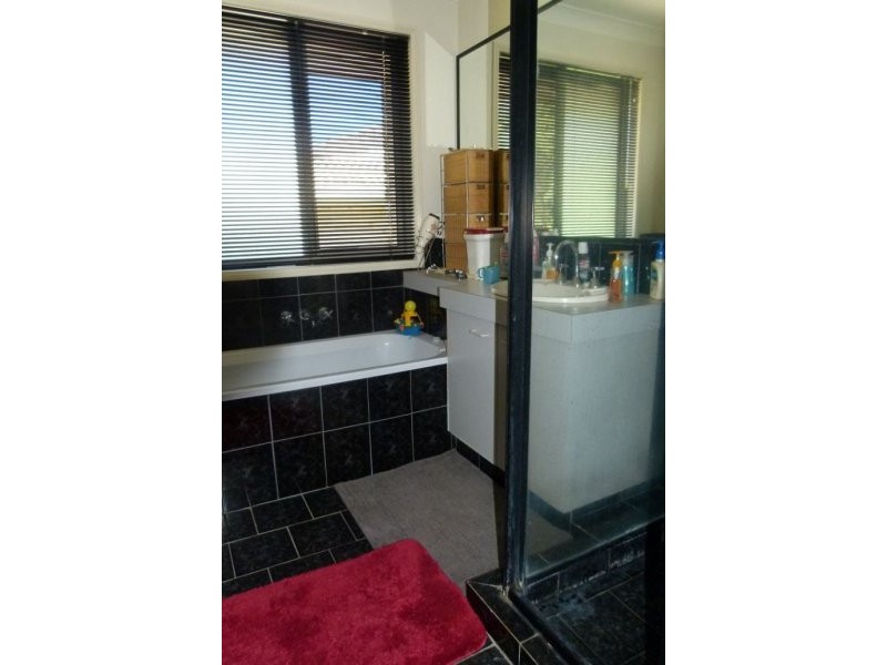 18 Ballybunion Drive, Parkwood QLD 4214