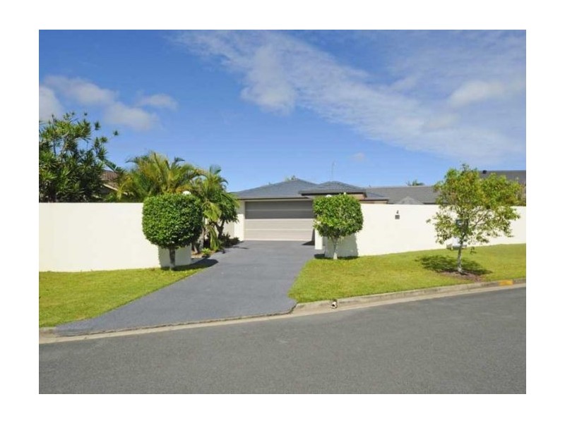4 Forster Avenue, Bundall QLD 4217