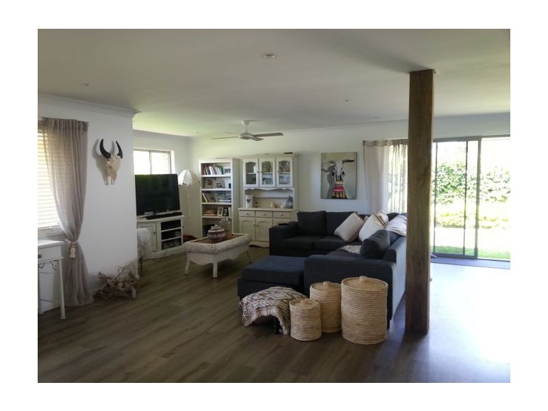 23 Wayfarer Avenue, Mermaid Waters QLD 4218