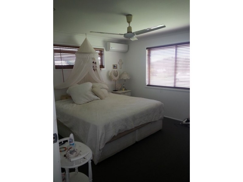 23 Wayfarer Avenue, Mermaid Waters QLD 4218