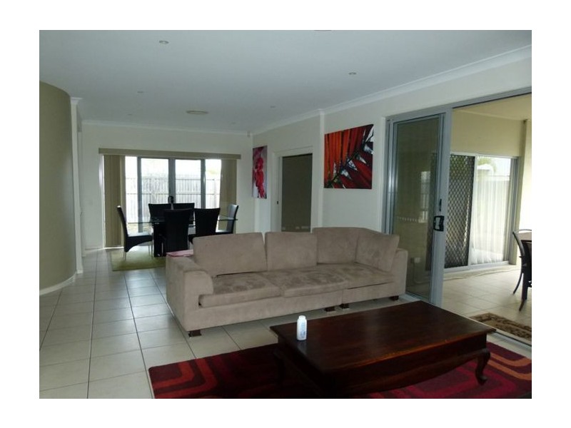 39 Highcrest Drive, Molendinar QLD 4214