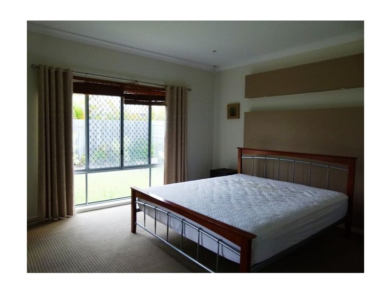 39 Highcrest Drive, Molendinar QLD 4214