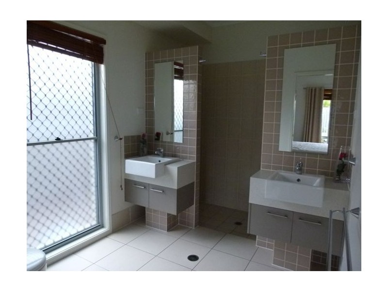 39 Highcrest Drive, Molendinar QLD 4214