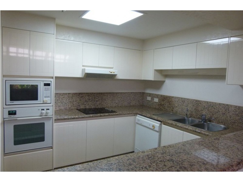 125 Santa Cruz Blvd, Clear Island Waters QLD 4226