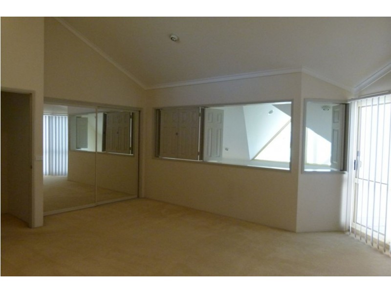 125 Santa Cruz Blvd, Clear Island Waters QLD 4226