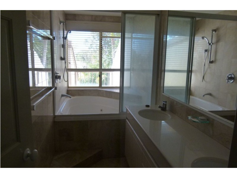 125 Santa Cruz Blvd, Clear Island Waters QLD 4226