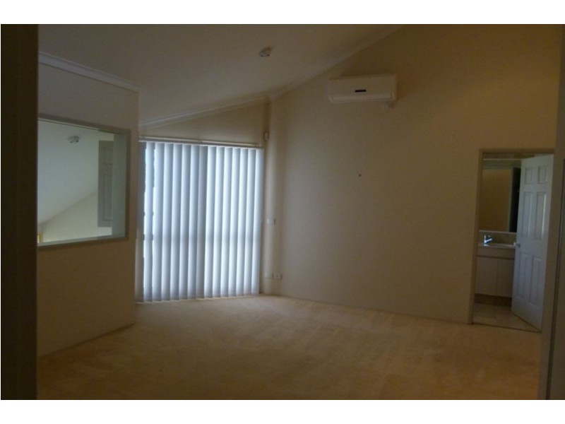 125 Santa Cruz Blvd, Clear Island Waters QLD 4226