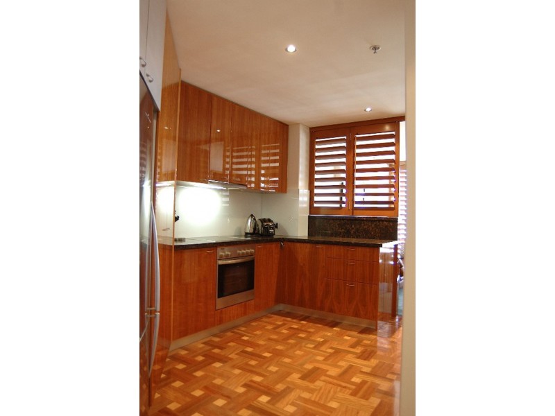 1 Peak Avenue, Main Beach QLD 4217