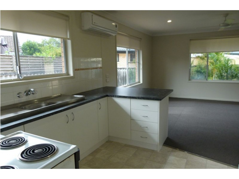 2/3 Macaw Avenue, Miami QLD 4220