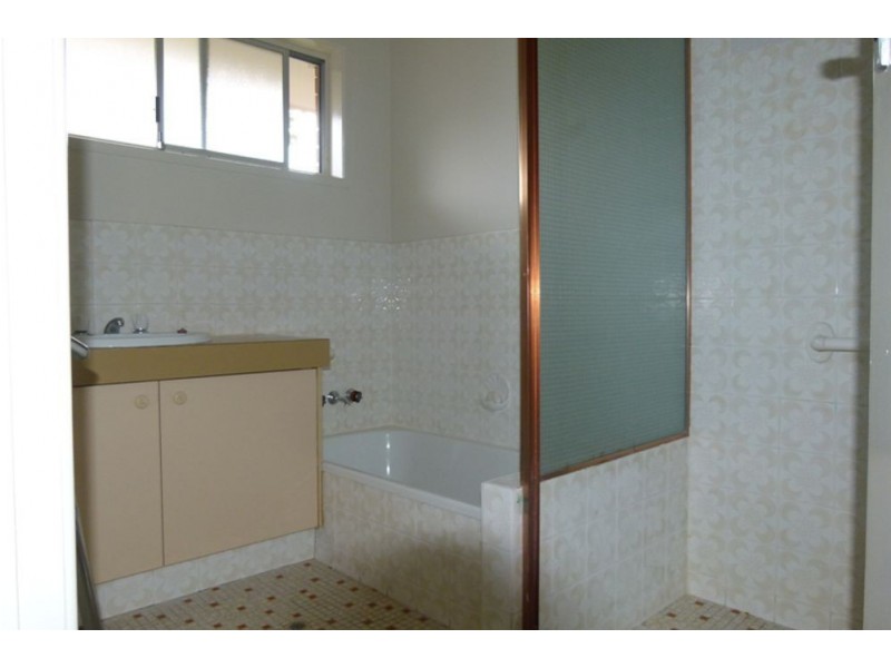 2/3 Macaw Avenue, Miami QLD 4220