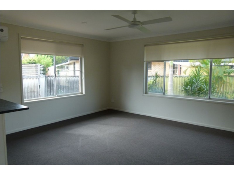 2/3 Macaw Avenue, Miami QLD 4220