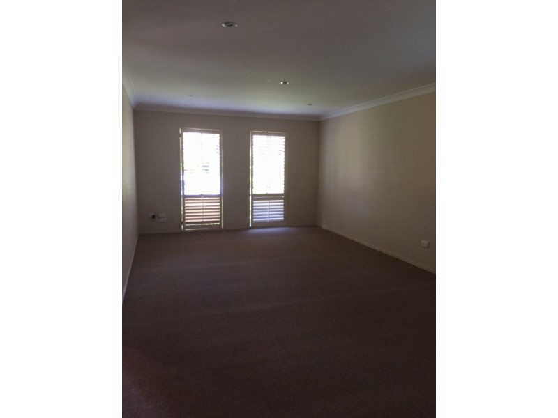 7 Rosegum Drive, Molendinar QLD 4214