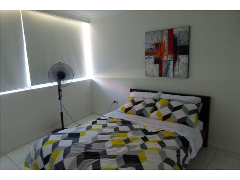 11/220 Surf Parade, Surfers Paradise QLD 4217