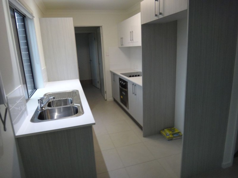 4/126 Central street, Labrador QLD 4215