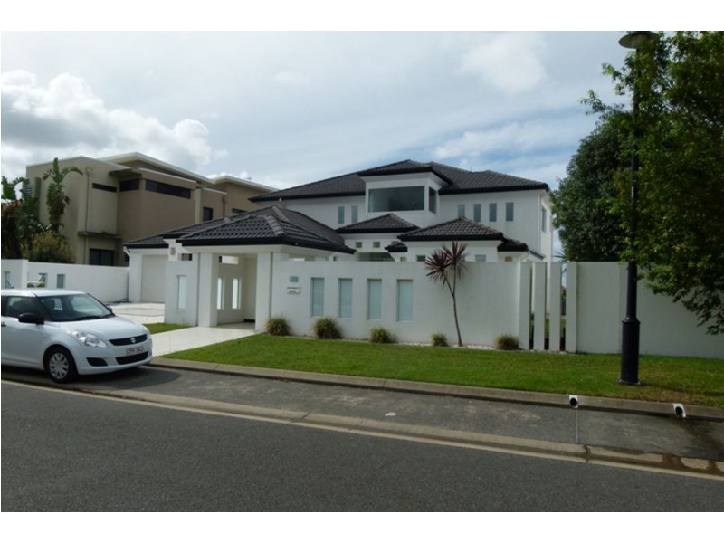 126 Sir Bruce Small Blvd, Benowa Waters QLD 4217
