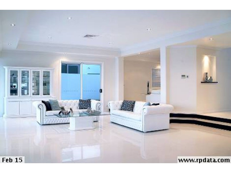 126 Sir Bruce Small Blvd, Benowa Waters QLD 4217