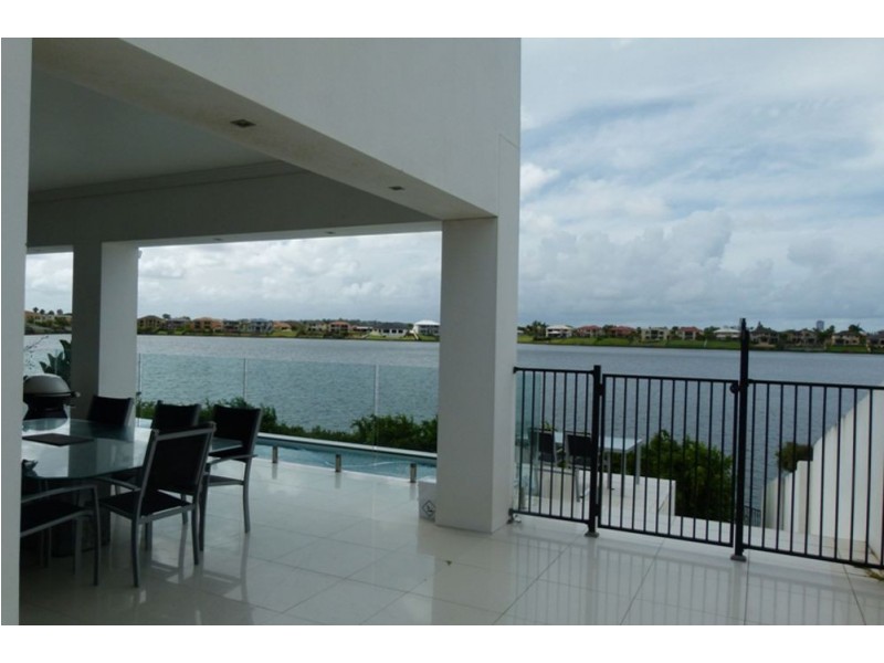 126 Sir Bruce Small Blvd, Benowa Waters QLD 4217