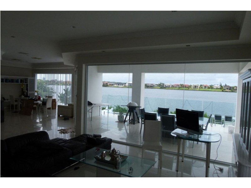 126 Sir Bruce Small Blvd, Benowa Waters QLD 4217
