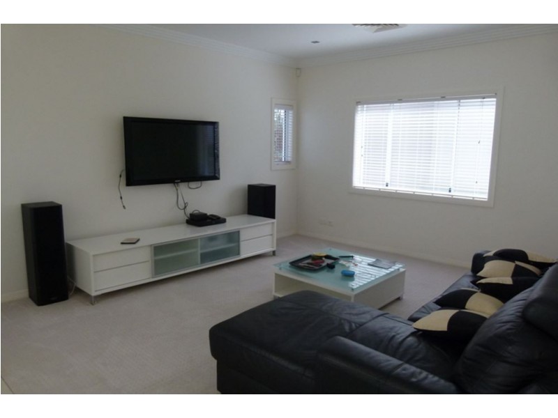 126 Sir Bruce Small Blvd, Benowa Waters QLD 4217
