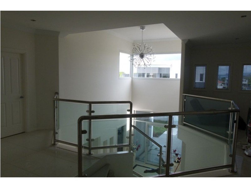 126 Sir Bruce Small Blvd, Benowa Waters QLD 4217