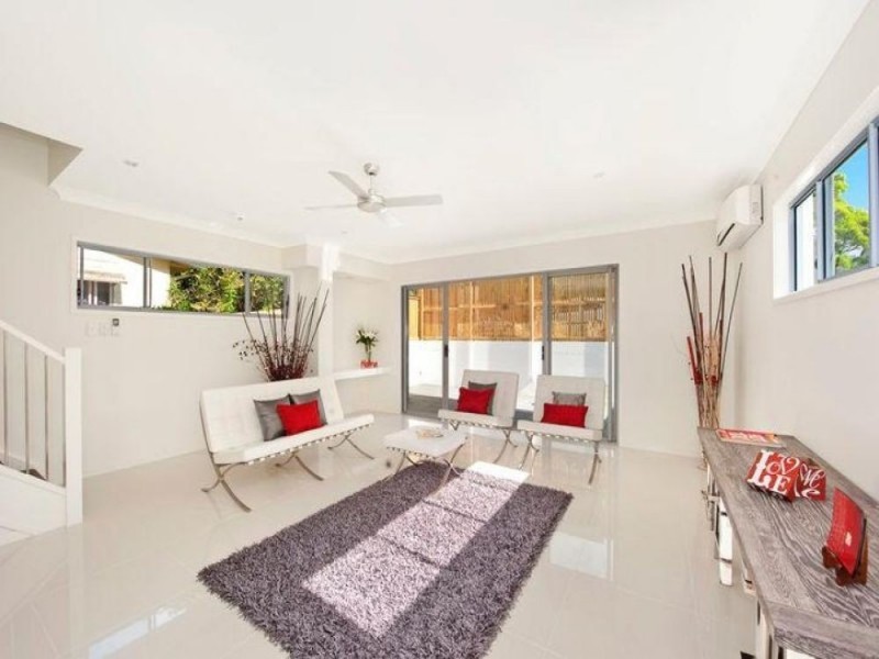 1/87 Pohlman Street, Southport QLD 4215